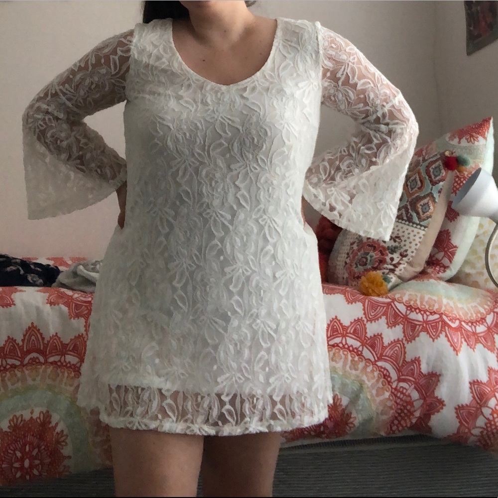 Lace bell-sleeved dress